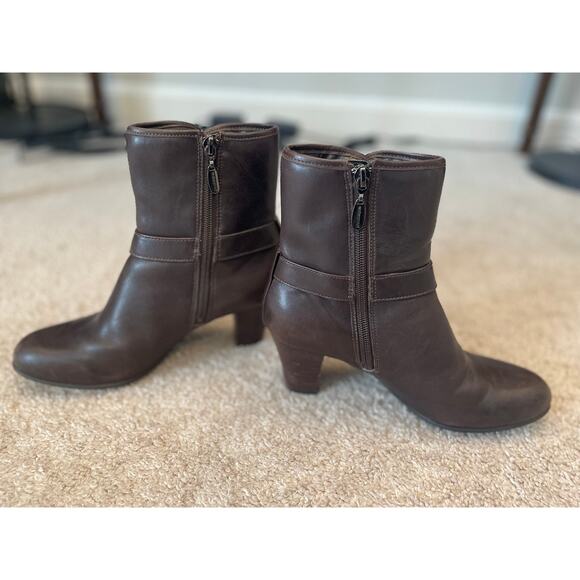Clarks Womens Leather Ankle Boots Size 6.5M Brown Heel Buckle Side Zipper Heel - Picture 4 of 13